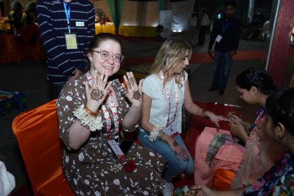 G20 delegates enjoyed getting intricate designs on their hands