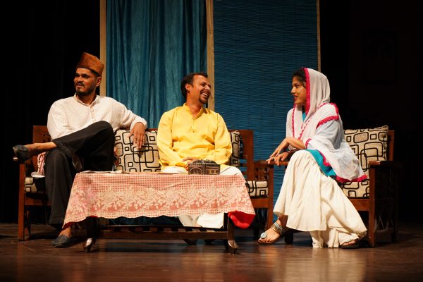 Bade Miyan Deewane at Tagore Theatre