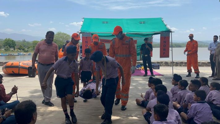 NDRF Team teaches about Diaster Management techniques